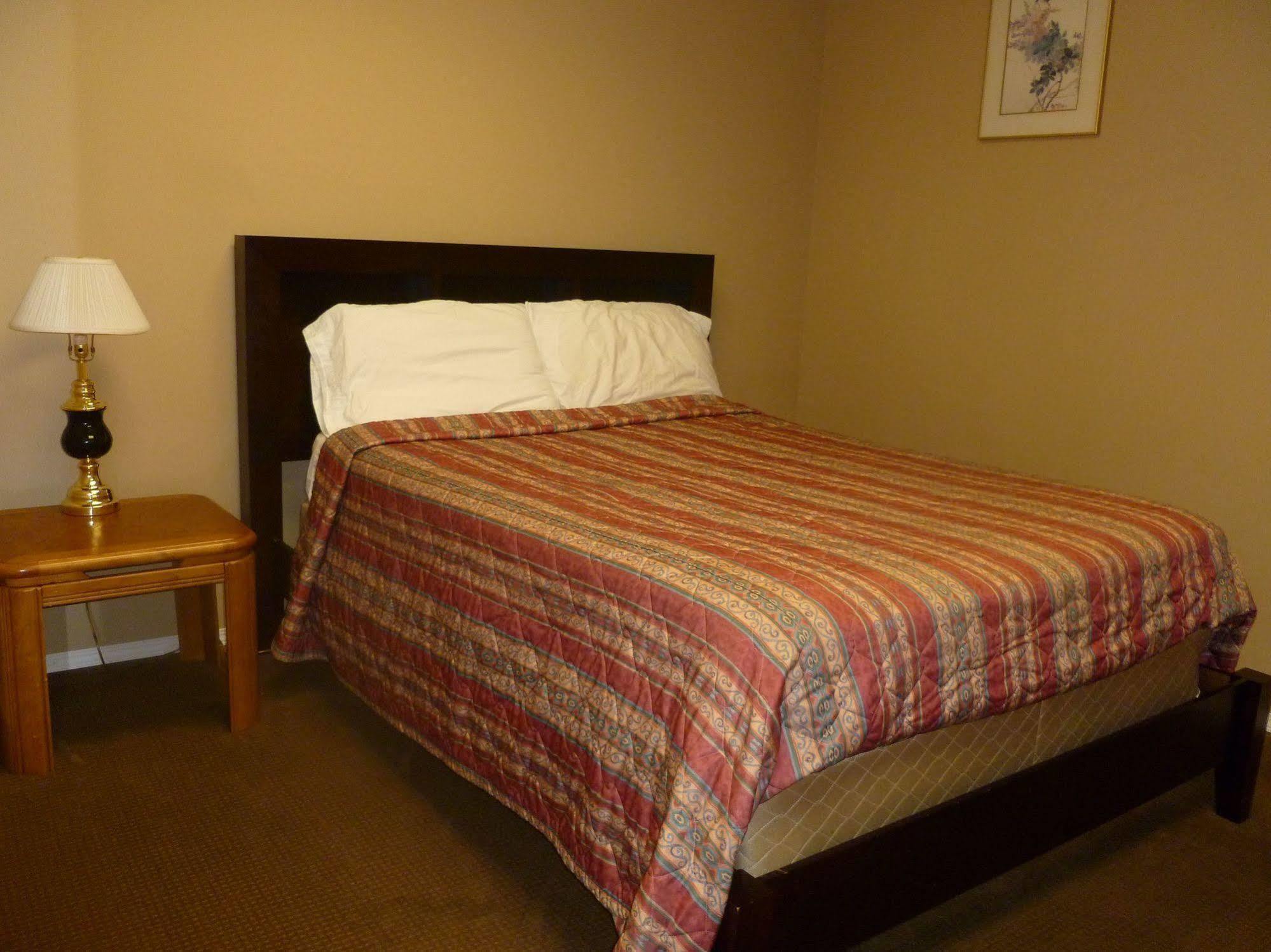 Vernon Hostel Exterior photo