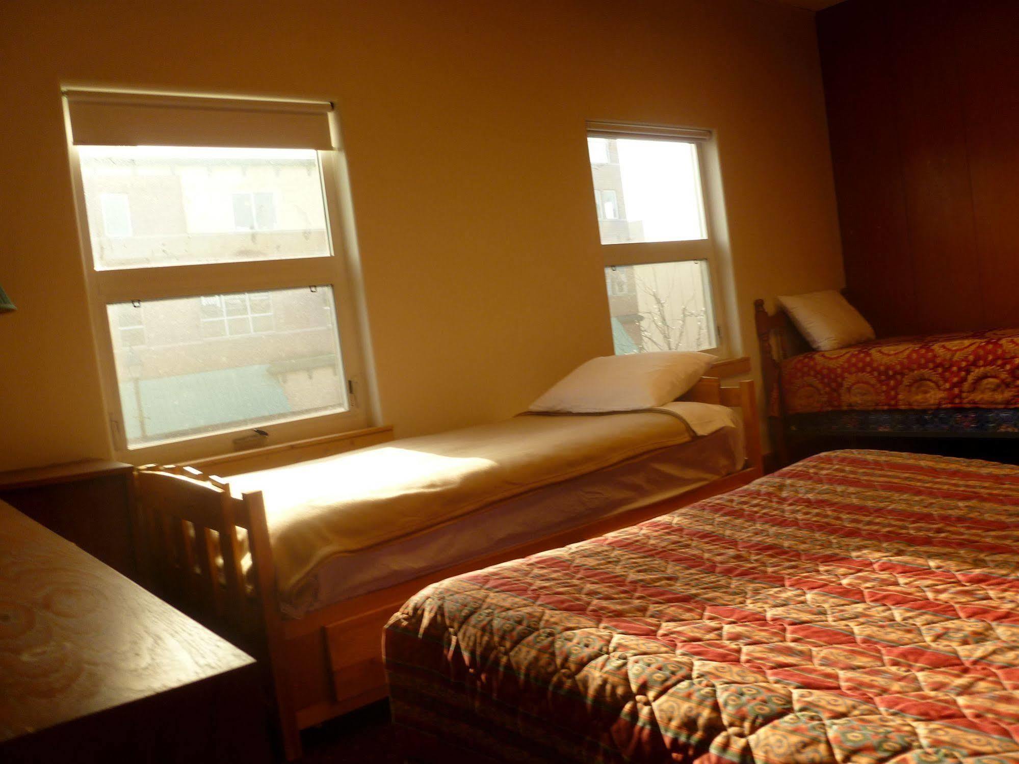 Vernon Hostel Exterior photo